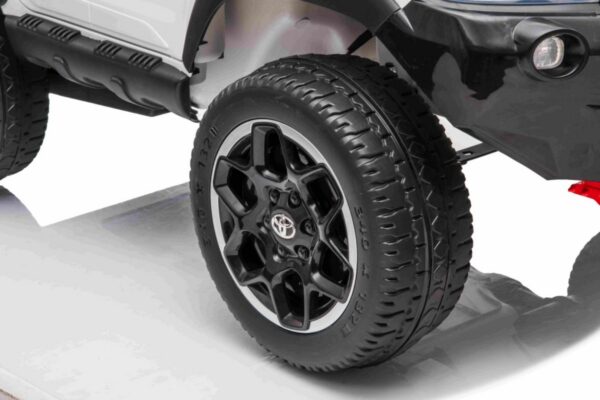 Детский электромобиль Toyota Hillux White